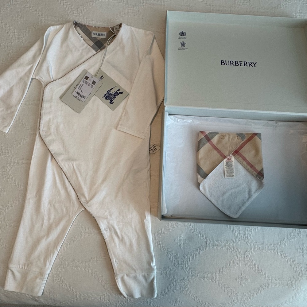 New Authentic Burberry Unisex Rizza Cotton Coverall & Bib Gift Set